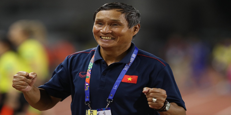 Huấn luyện viên Mai Đức Chung cùng tuyển nữ giành kỷ lục 4 HCV liên tiếp