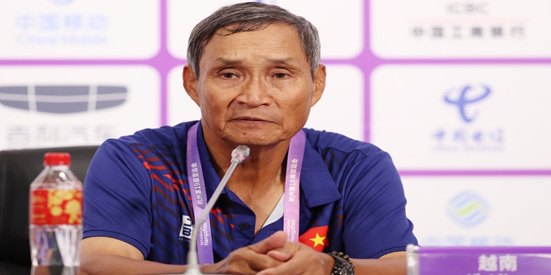 Huấn luyện viên Mai Đức Chung quyết định rút khỏi tuyển nữ Việt Nam